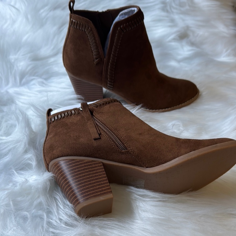 *sold*DV by Dolce Vita Brown Ankle Booties with Side Zipper - Picture 3 of 7